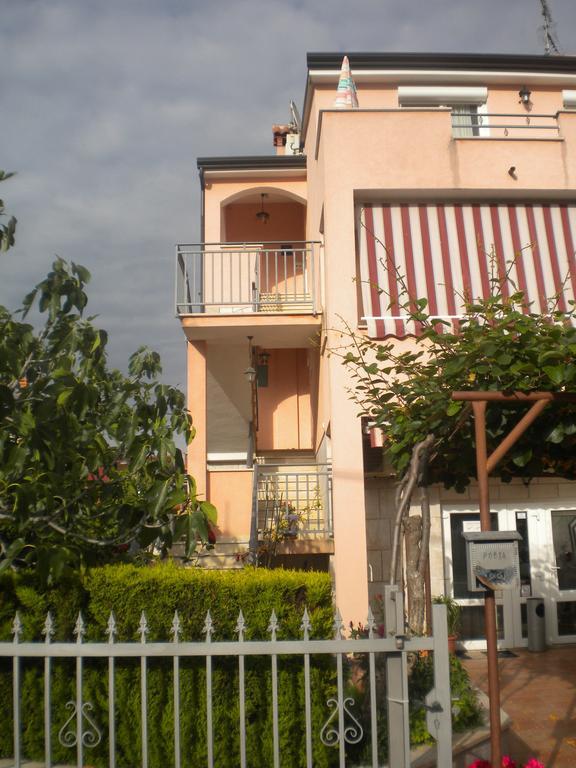 Apartments Miani Новиград Екстериор снимка