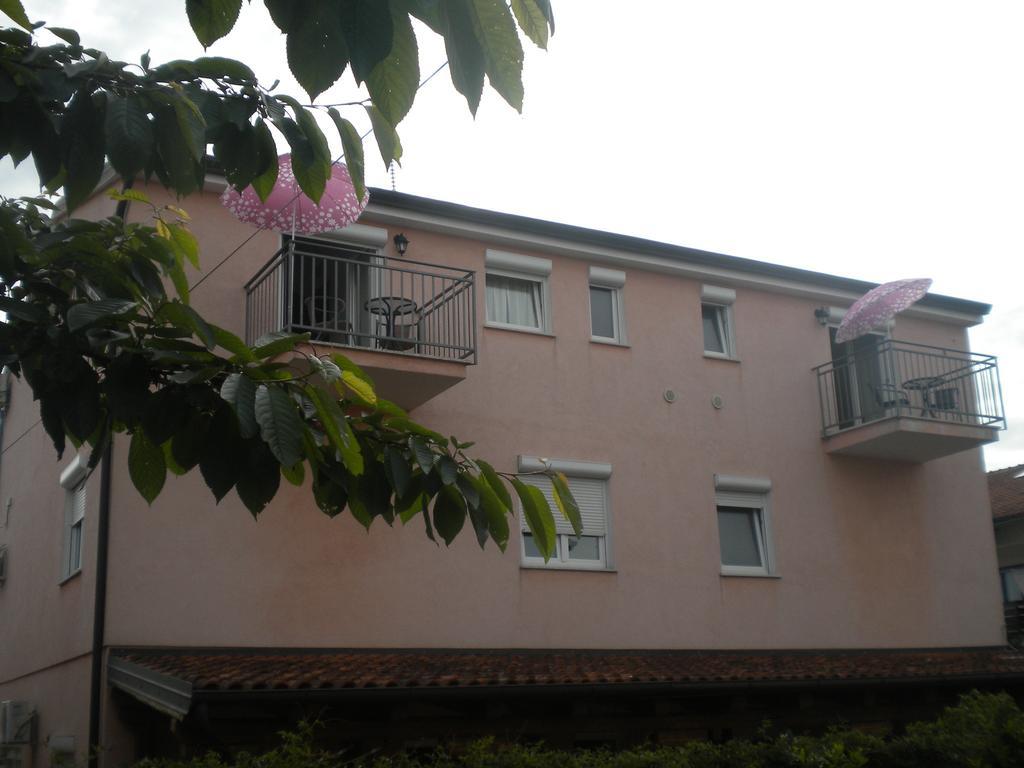 Apartments Miani Новиград Екстериор снимка