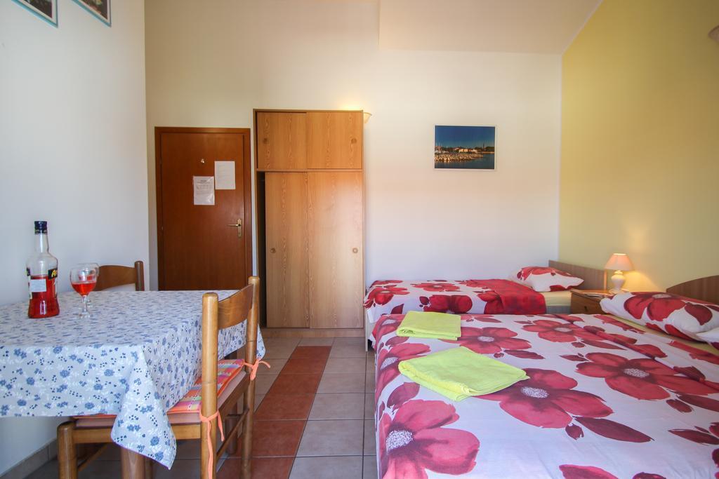 Apartments Miani Новиград Екстериор снимка