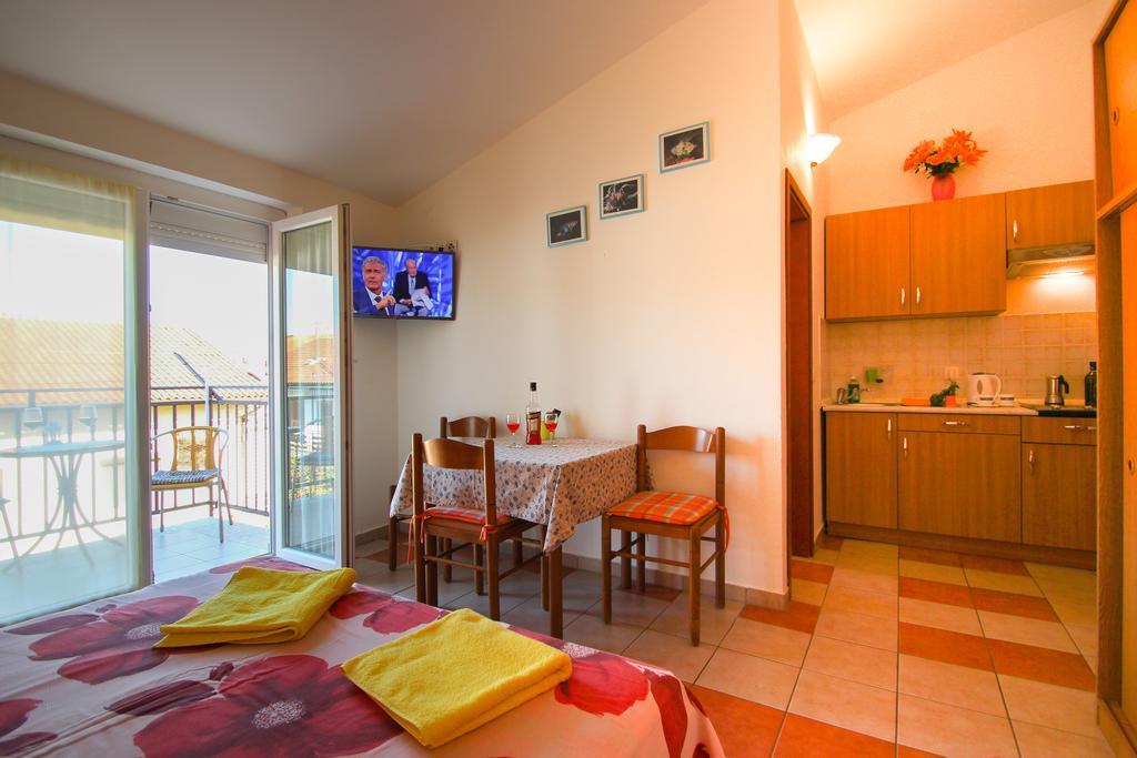 Apartments Miani Новиград Екстериор снимка