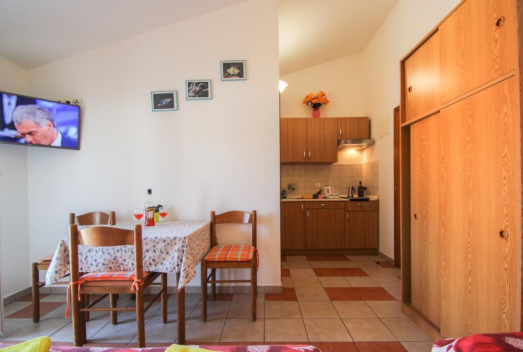 Apartments Miani Новиград Екстериор снимка